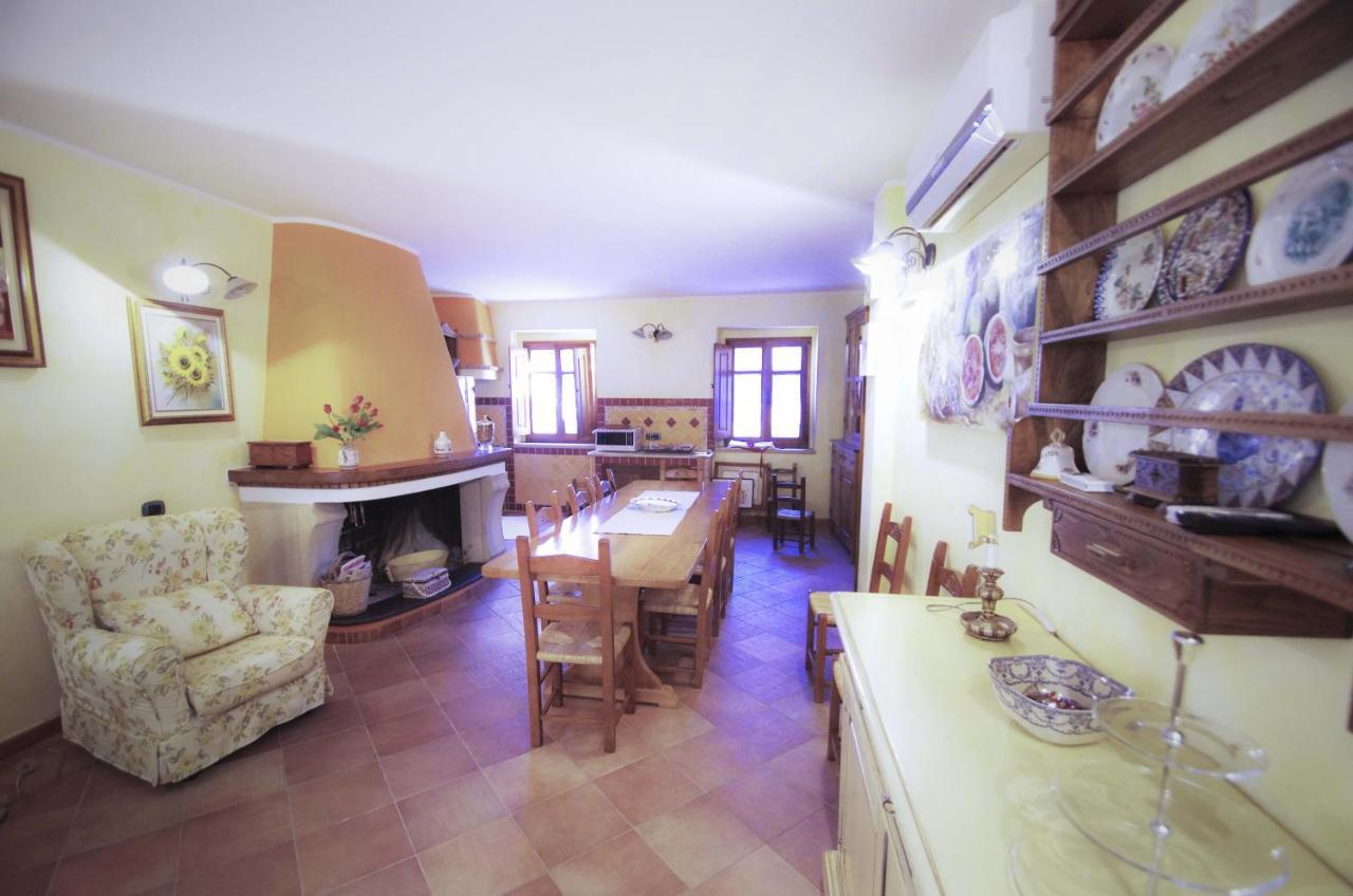 Casa De Ajala - B&B De Charme In Antica Dimora Totalmente Ristrutturata E Dotata Di Tutti I Confort Bagni Privati Spazio Living Patio Esterno Ambienti Climatizzati Degustazioni Prodotti Locali Làconi Exterior foto